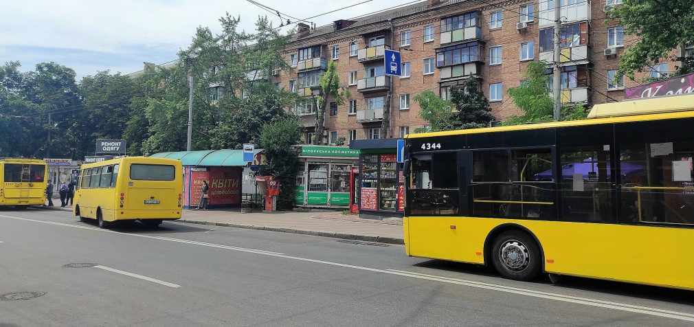 Водіям та пасажирам маршруток заборонили гучно слухати музику