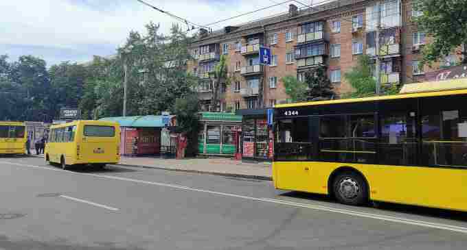 Водіям та пасажирам маршруток заборонили гучно слухати музику