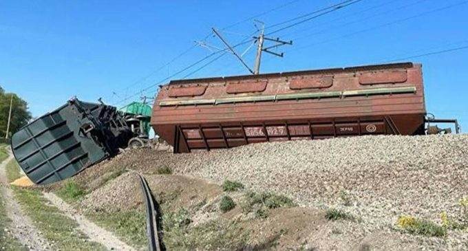 У Криму – вибух на залізниці: зійшли кілька вагонів