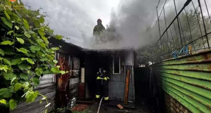 У Самарському районі Дніпра вогнеборці ліквідували займання у лазні