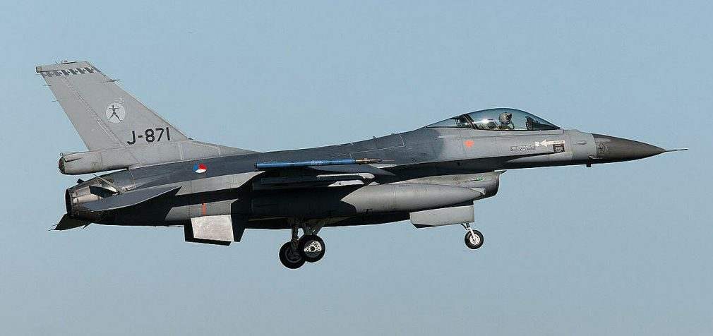 Нідерланди можуть відправити F-16 в Україну після навчання пілотів – ЗМІ