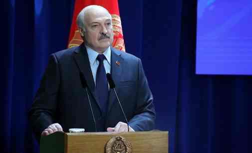 ЗМІ: Лукашенко одразу після завершення параду повернувся назад до Мінська