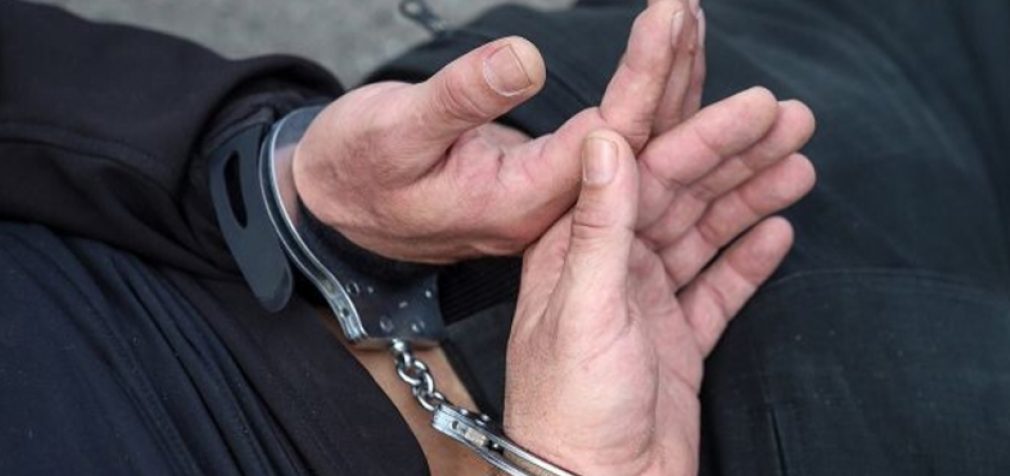 Вдерлися до квартири пенсіонерів та пограбували: у Камʼянському затримали двох зловмисників
