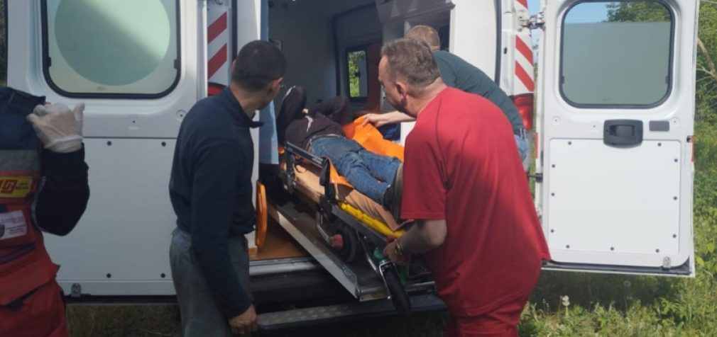 У Верхньодніпровську поліцейський допоміг чоловіку, який впав з недобудови