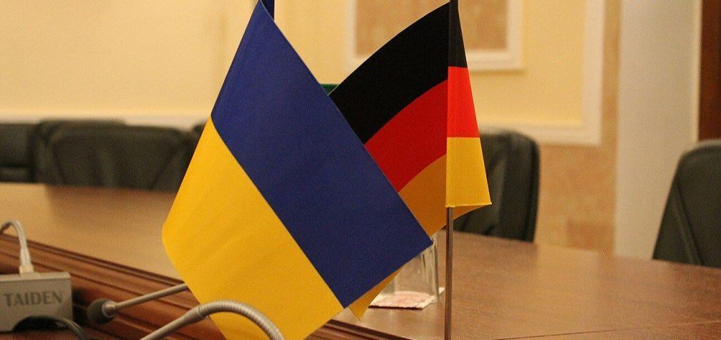 Посол закликав скасувати заборону на українські прапори у Берліні на 8 та 9 травня