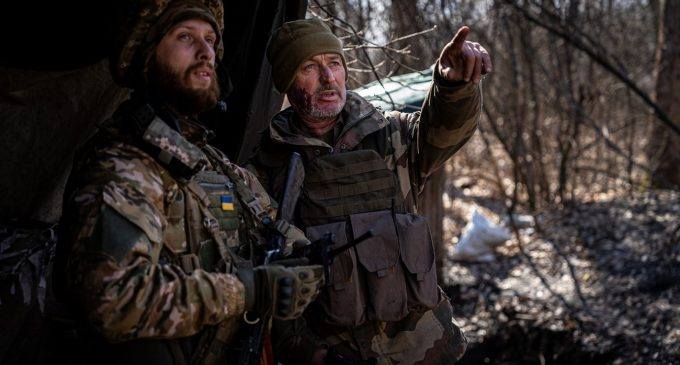 Україна здійснює серію “формувальних операцій”, щоб обдурити росіян перед наступом, – FT