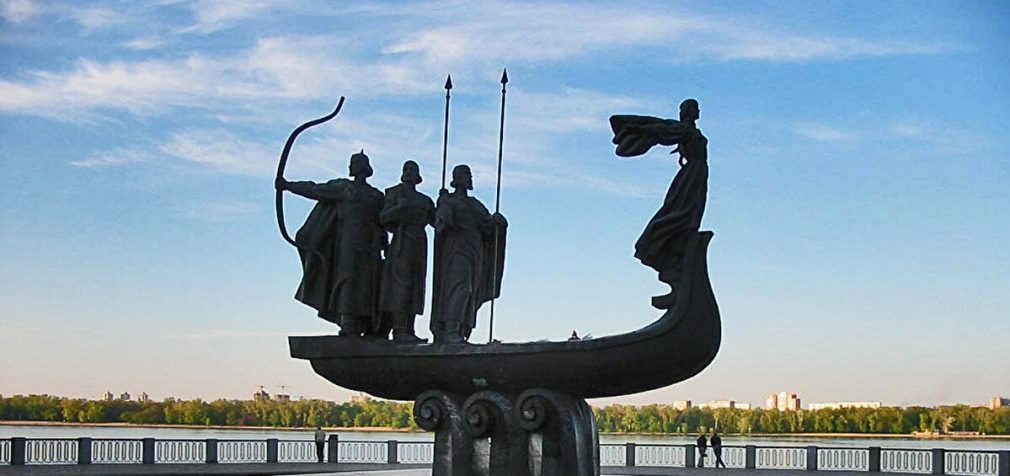 У Києві пролунав вибух, також працює ППО