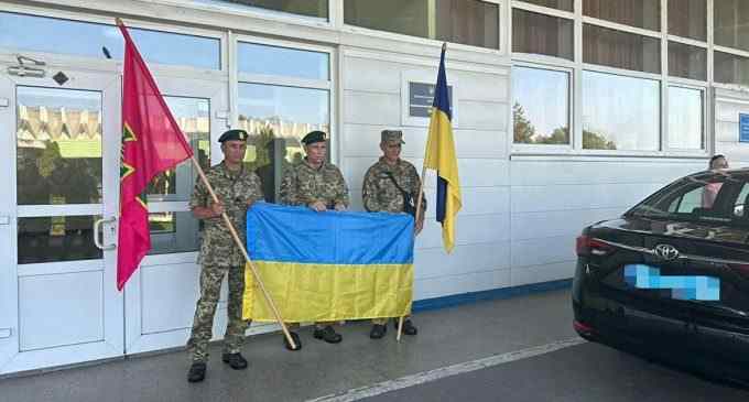 В Україні показали трьох військовополонених, яких повернули з Угорщини