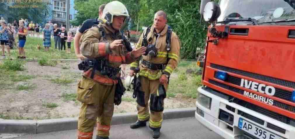 У Запоріжжі дитячі пустощі з вогнем закінчились пожежею у багатоповерхівці