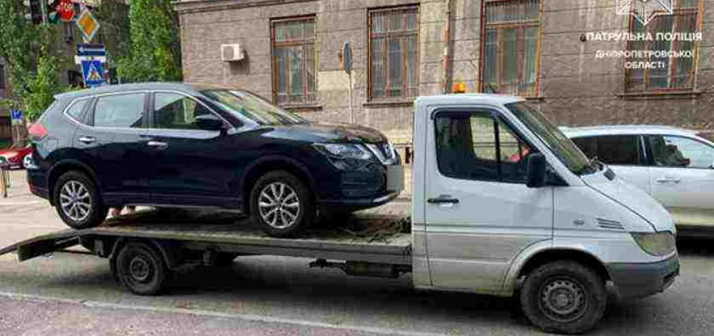 Святкував день народження і сів нетверезим за кермо: патрульні Дніпра «привітали» пʼяного водія