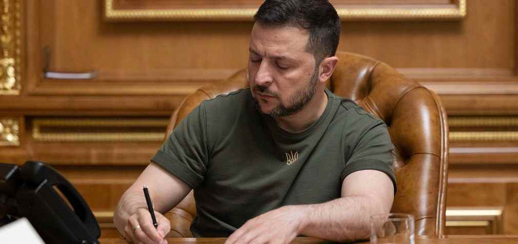 Зеленський поговорив з Макроном про знищену ГЕС і оборонну співпрацю