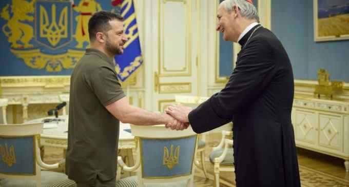 Зеленський зустрівся з представником Ватикану: обговорили українську формулу миру
