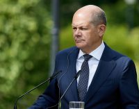 Шольц: Захід допомагає Україні оборонятися, а не змінити режим у РФ