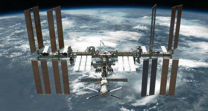 Астронавти повернулися на борт МКС після заміни антени
