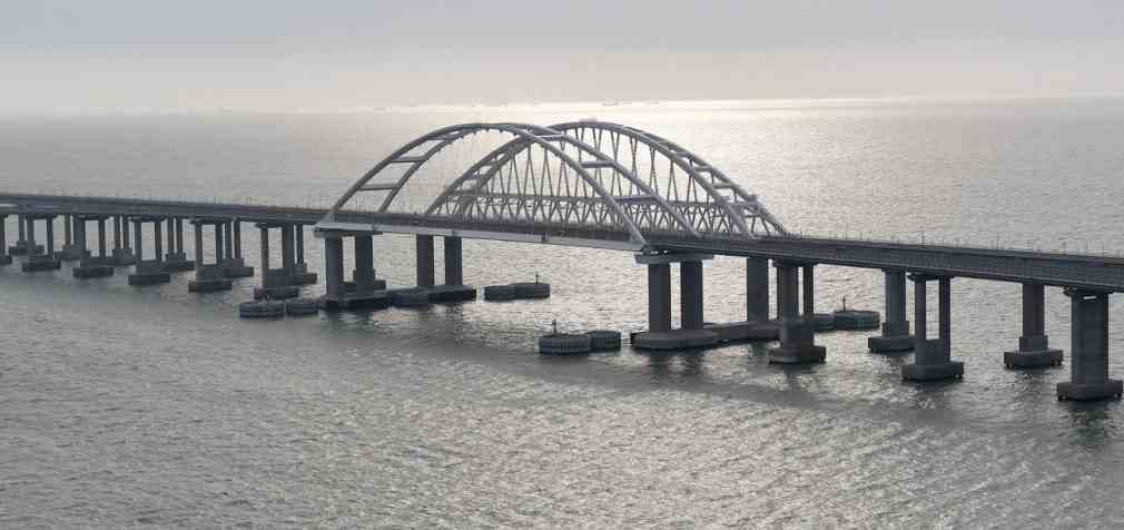 На опорах Кримського мосту з’явилися тріщини (фото)