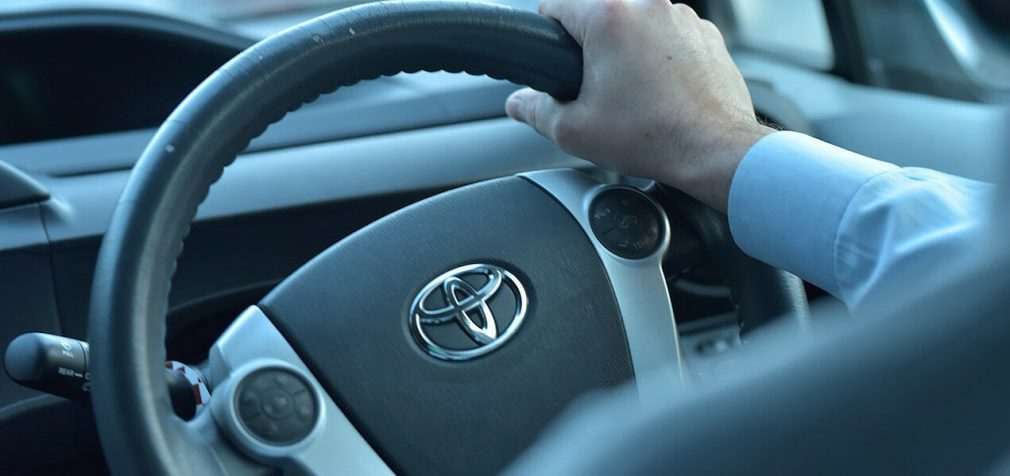 Рада дозволила військовим використовувати авто з правим кермом