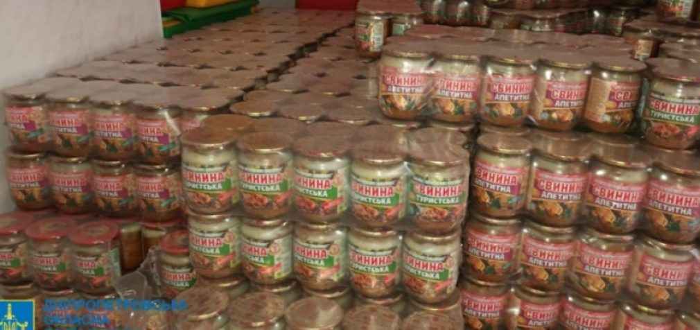 Розтратили майже мільйон гривень на закупівлі продуктів харчування: у Новомосковську судитимуть двох співробітників центру соціального обслуговування