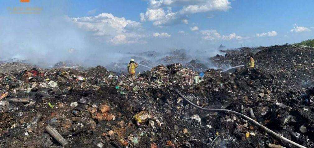 Ліквідували займання близько восьми годин : у Підгородному спалахнув полігон побутових відходів