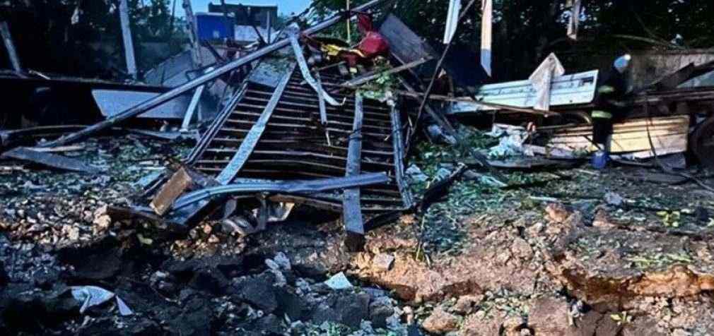 Зруйновано підприємство та 15 житлових будинків: подробиці нічної атаки на Запоріжжя