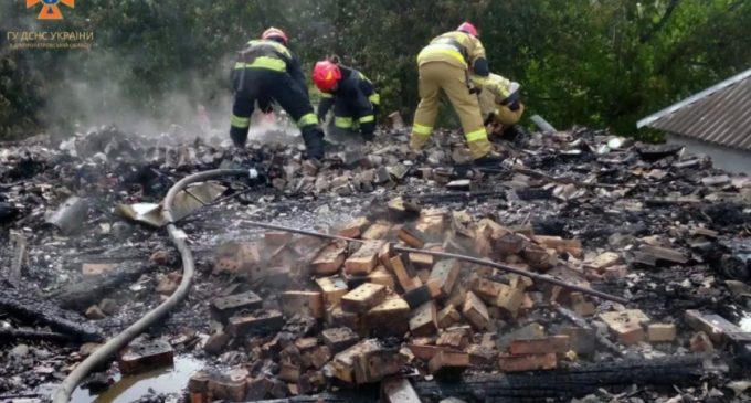 Вогонь знищив повністю: у Синельниківському районі ліквідовано займання житлового будинку