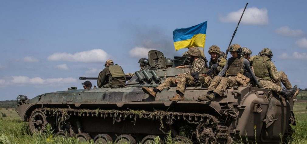 Українські військові показали відео зі звільненого села П’ятихатки