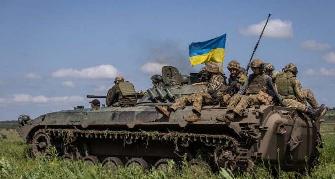 Українські військові показали відео зі звільненого села П’ятихатки