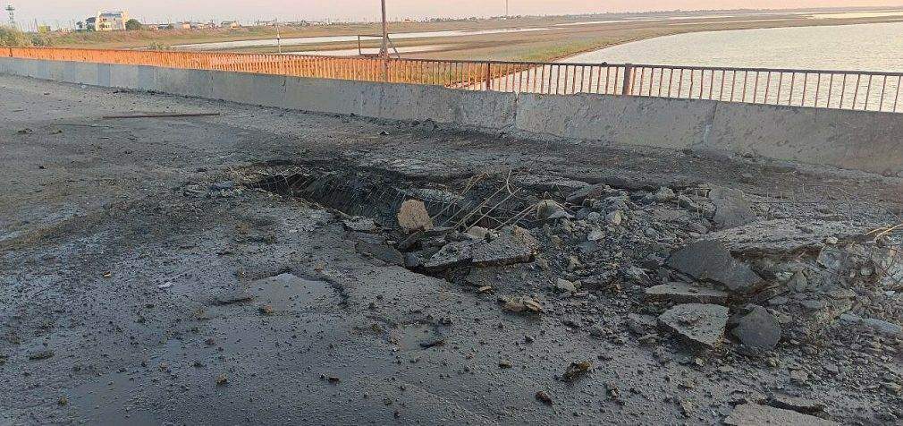 Окупанти заявили про обстріл Чонгарського моста