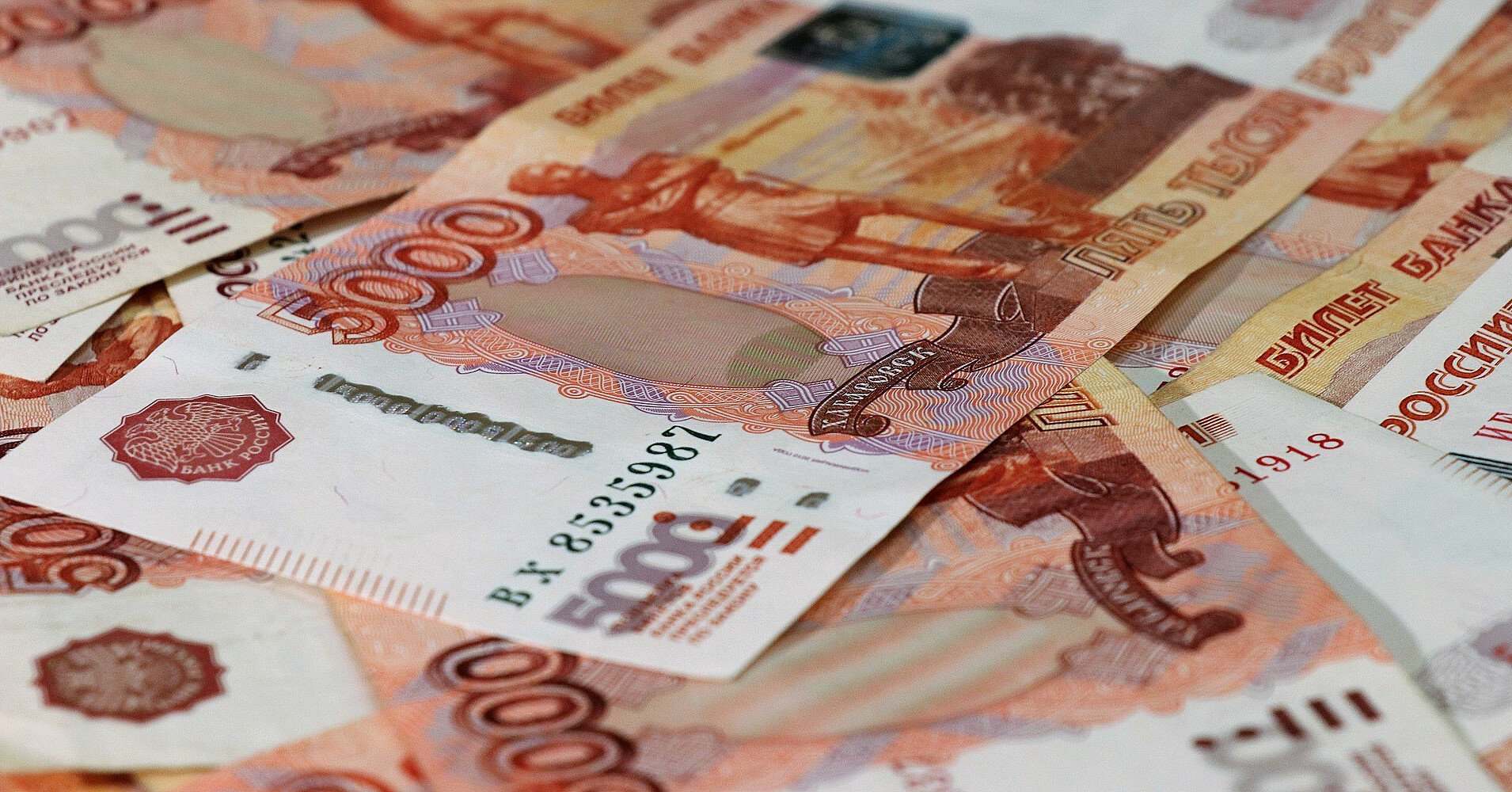 Bloomberg: У Росії рекордно зріс обсяг готівки