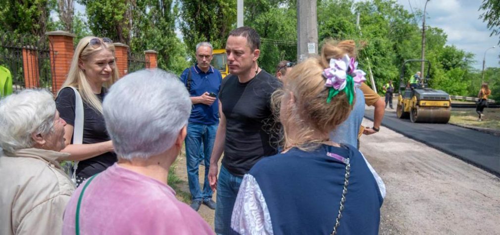 У Кам’янському асфальтують внутрішньоквартальні дороги