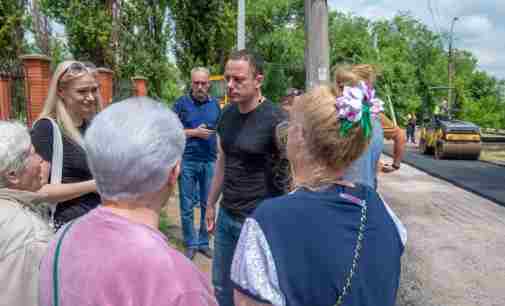 У Кам’янському асфальтують внутрішньоквартальні дороги