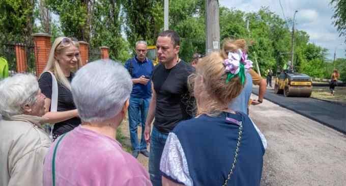 У Кам’янському асфальтують внутрішньоквартальні дороги