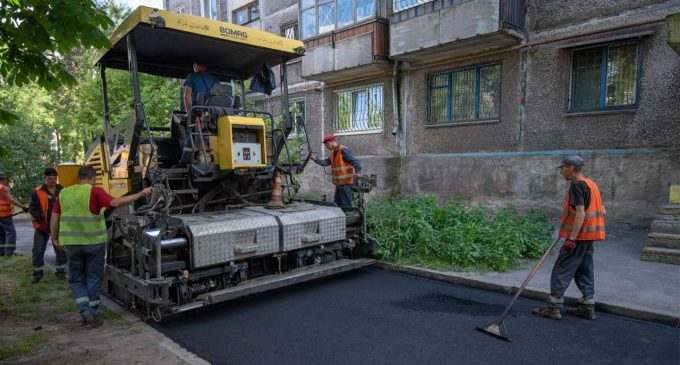 У Кам’янському ремонтують внутрішньоквартальні дороги