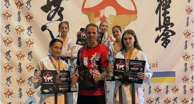 На чемпіонаті України з карате перемогли кам’янські спортсменки