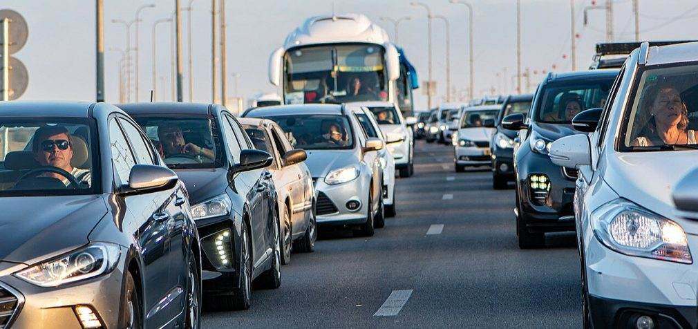На окупованій Херсонщині утворився 5-кілометровий затор через авто з Криму