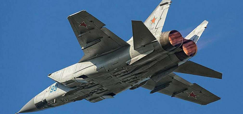 По всій Україні оголосили тривогу через зліт трьох МіГів у Росії