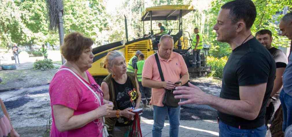 У Кам’янському продовжується ремонт внутрішньоквартальних доріг