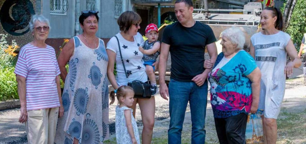 У Кам’янському продовжується ремонт внутрішньоквартальних доріг