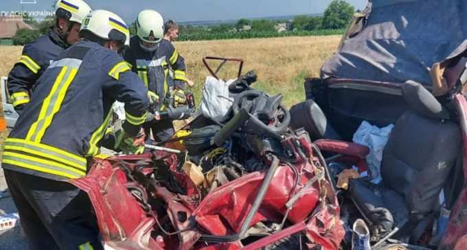 Загинув водій: у Синельниківському районі зіштовхнулися «Москвич» та Mercedes-Benz Vito