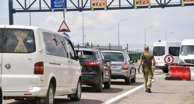 У виїзді з України щодня відмовляють близько 150 чоловікам — ДПСУ