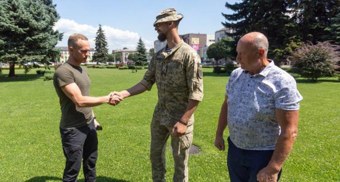 Кам’янське передало зарядну станцію військовослужбовцям мінометної батареї