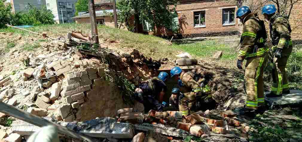 ДСНС: Росіяни обстріляли пожежну частину на Сумщині – є постраждалі