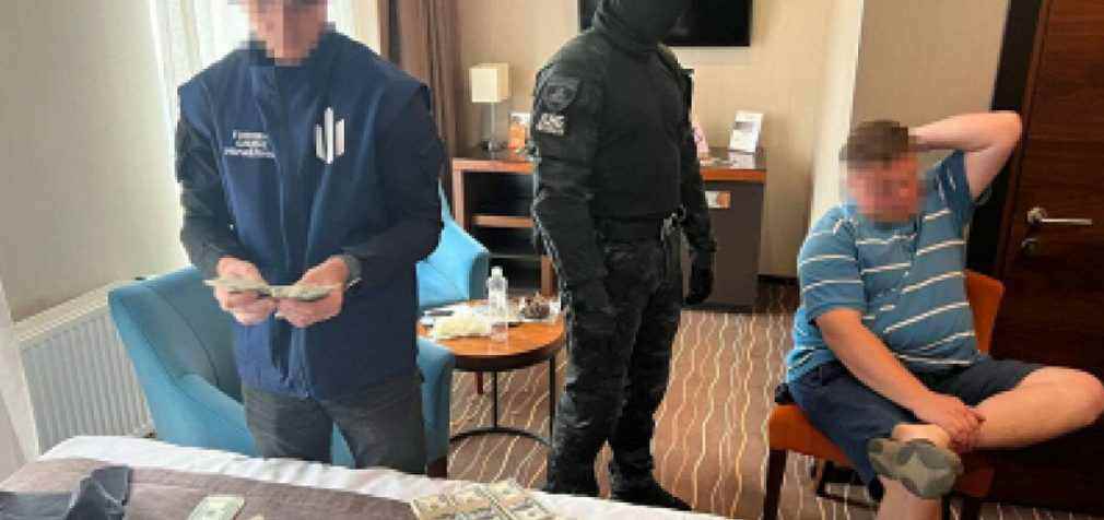 Правоохоронці ліквідували канал постачання еквадорського кокаїну до України