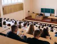 В Україні хочуть повернути університети та коледжі до офлайн навчання: деталі