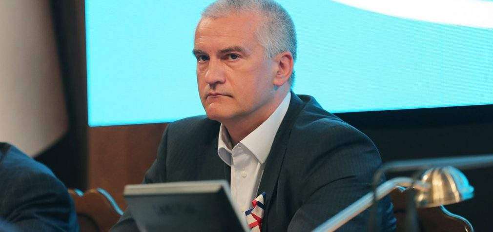 В Криму лунають вибухи, рух через Керченський міст перекрито