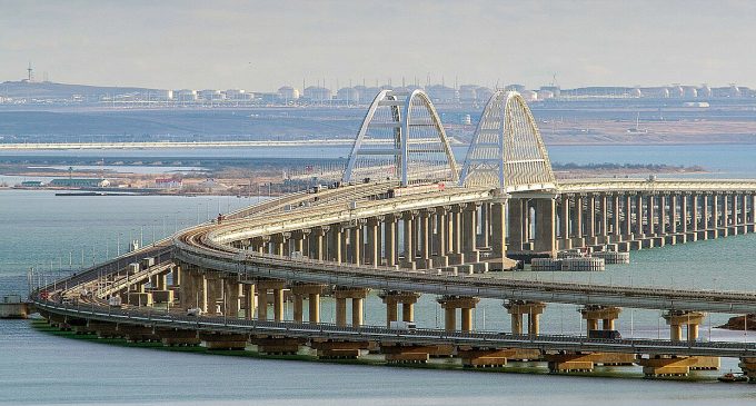 У розвідці прокоментували падіння прольота на Кримському мосту