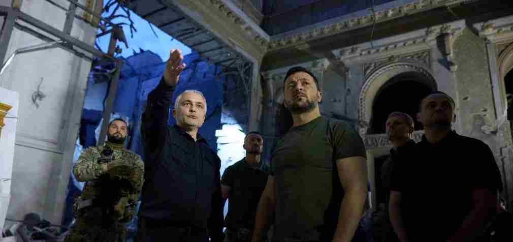 Удар росіян по Спасо-Преображенському собору: Зеленський оглянув руйнування