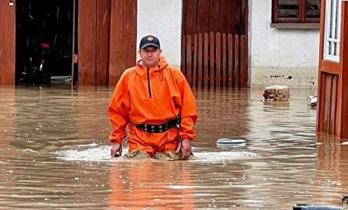 На Прикарпатті через зливу підтопило села: проводиться евакуація