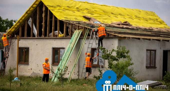 Дніпропетровщина вже відбудовує два села Херсонської області