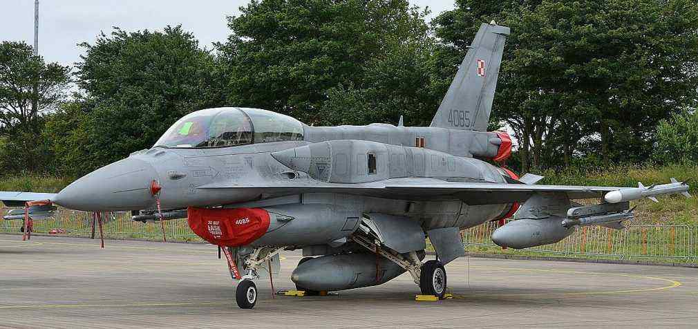 Кулеба розповів, коли пілоти почнуть навчання на F-16