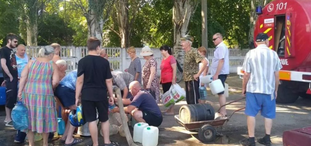 Рятувальники підвозять воду до зневоднених населених пунктів Дніпропетровщини: деталі